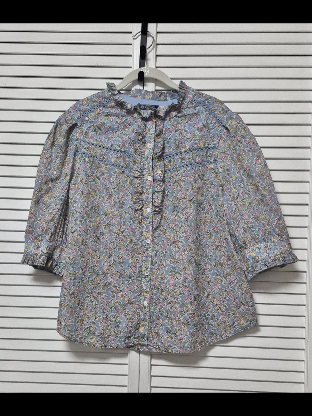 🌸 Democracy Floral Ruffle Button-Front Blouse – Light Blue – Size L - Picture 2 of 13